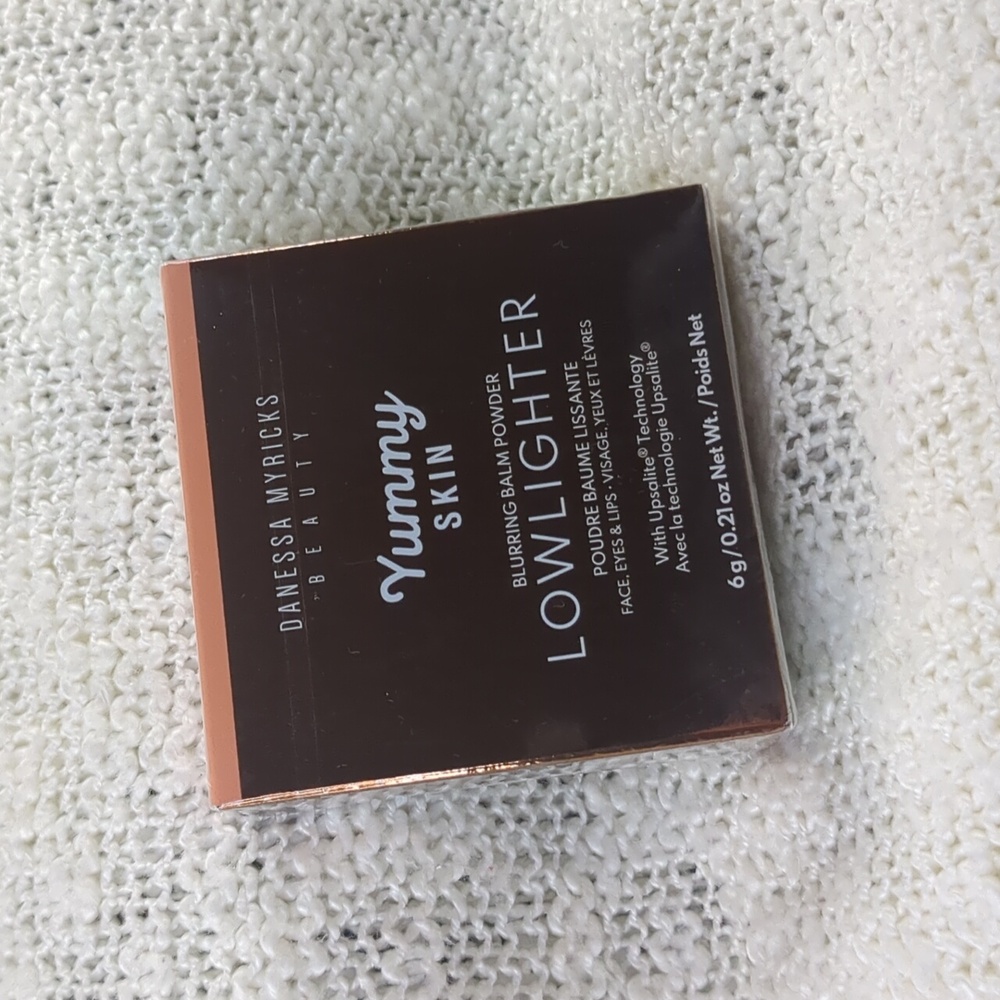 Danessa Myricks Yummy Skin Blurring Balm Powder in Lowkey, 6g/0.21oz - Picture 1 of 11
